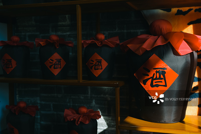 酒坛子 白酒 中国传统酒瓶  窖藏 古风酒坛子图片素材