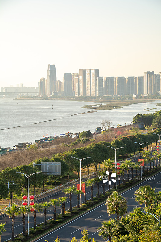 春节氛围中的福州马尾江滨路   灯笼 春节 元宵节 中秋节  路图片素材