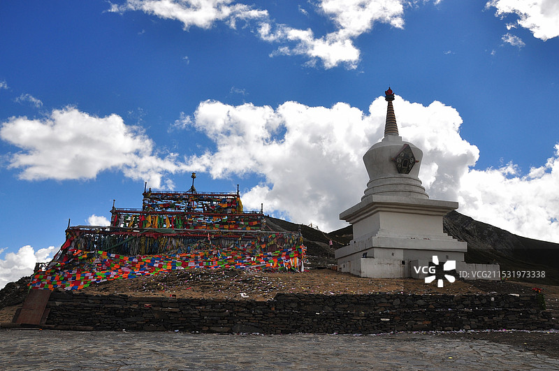 折多山蔚蓝色的天空图片素材