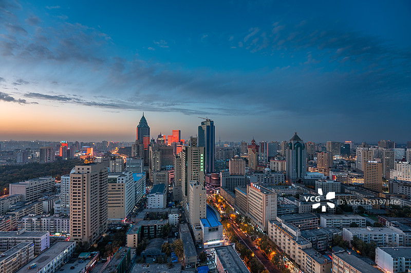 乌鲁木齐城市天际线日落夜景图片素材