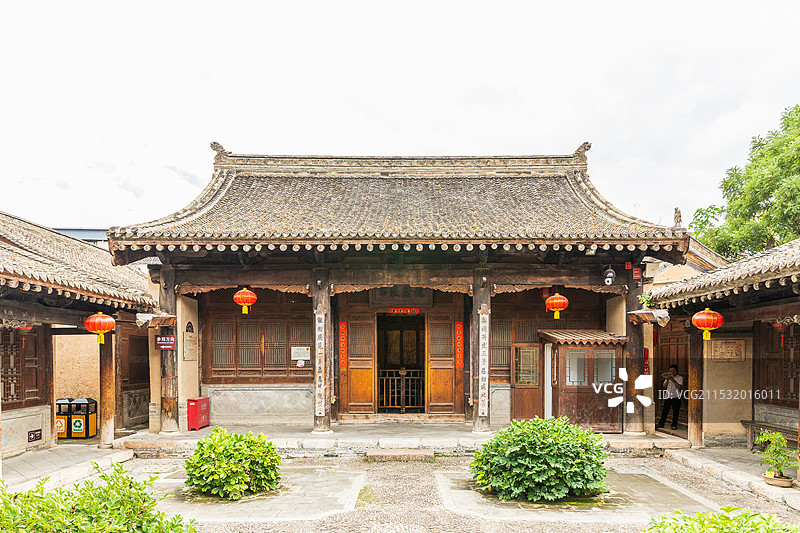 胡氏古民居位于天水市秦州区民主西路南北两侧，毗邻文庙，由“南宅子”和“北宅子”两处古建筑群组成。图片素材