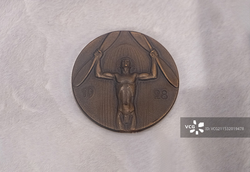 德国1928年 LZ-127“齐柏林伯爵”号飞艇首航纪念章图片素材