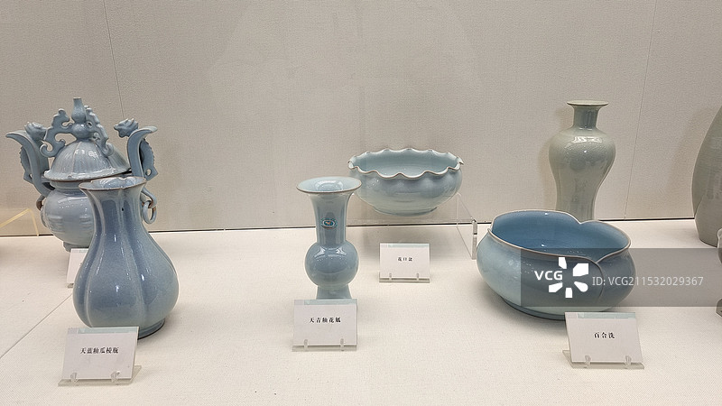 汝瓷天青釉瓷瓶展览图片素材