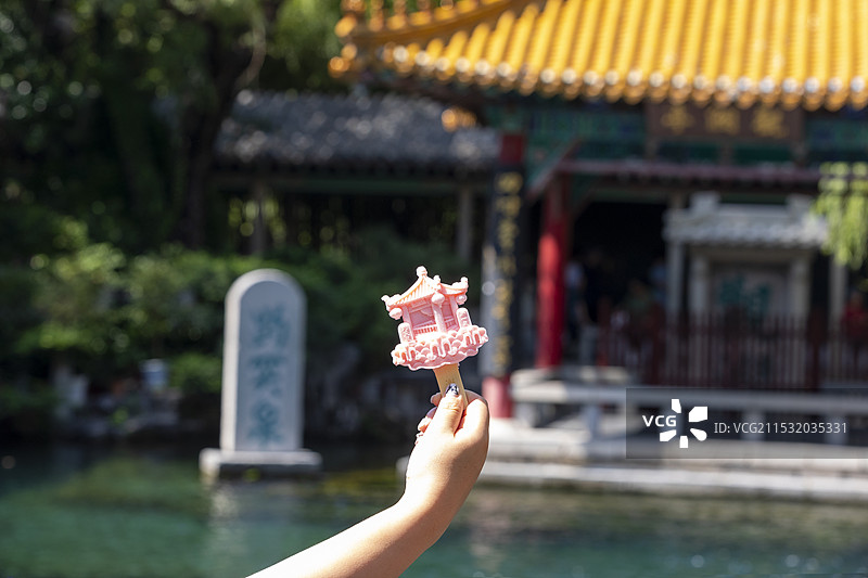 济南趵突泉文创雪糕与趵突泉图片素材
