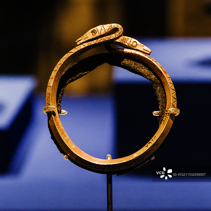 金手镯公元224-651年(萨珊王朝)吉兰省,阿马鲁伊朗国家博物馆藏图片素材