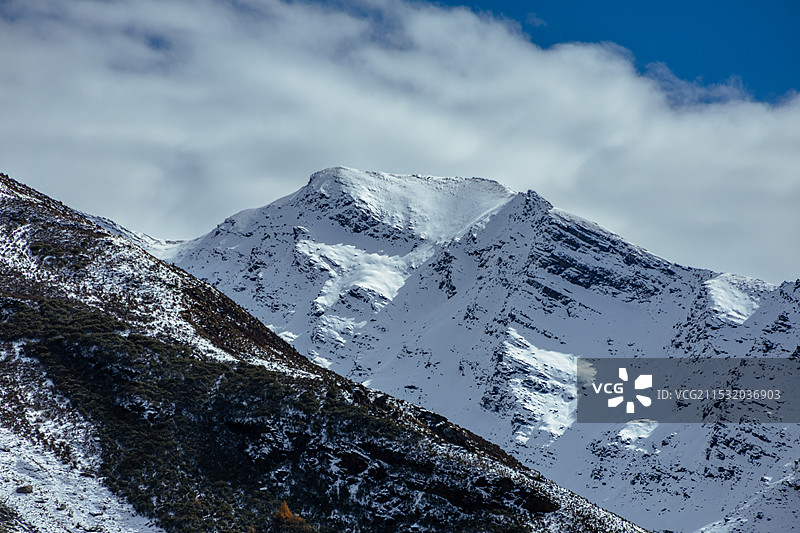 四川阿坝松潘岷山山脉雪山风光图片素材