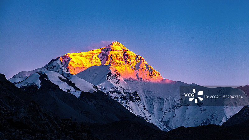 日照金山，珠穆朗玛峰图片素材