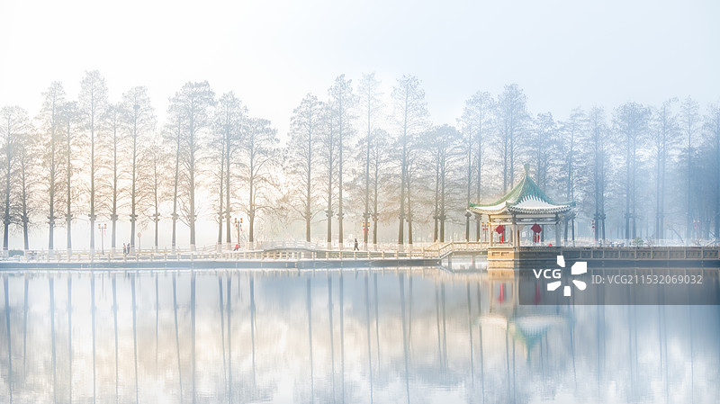 雾影听涛图片素材