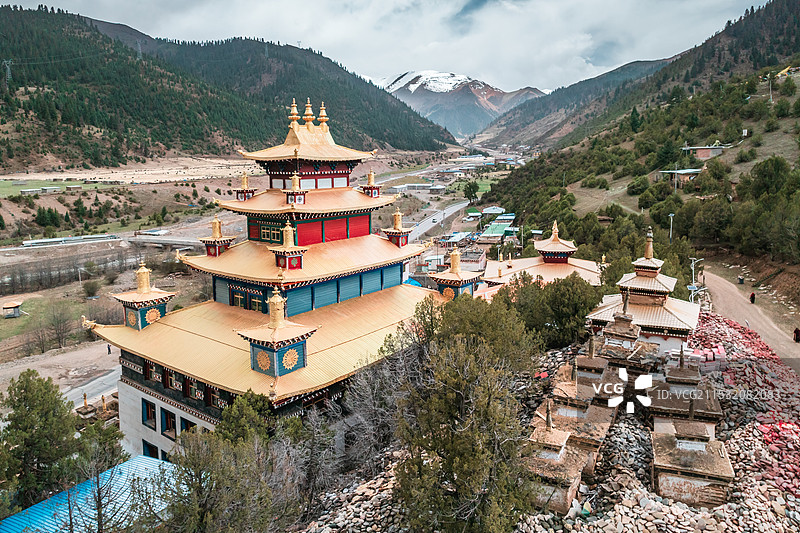 中国西藏类乌齐县卡玛多塔林建筑寺庙景观图片素材