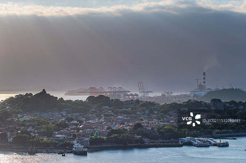 远眺鼓浪屿及鼓浪屿钢琴码头图片素材