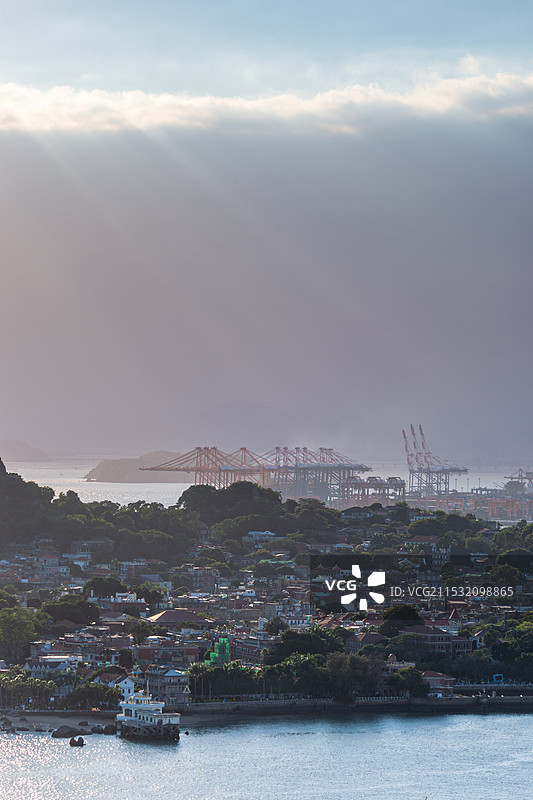 远眺鼓浪屿及鼓浪屿钢琴码头图片素材