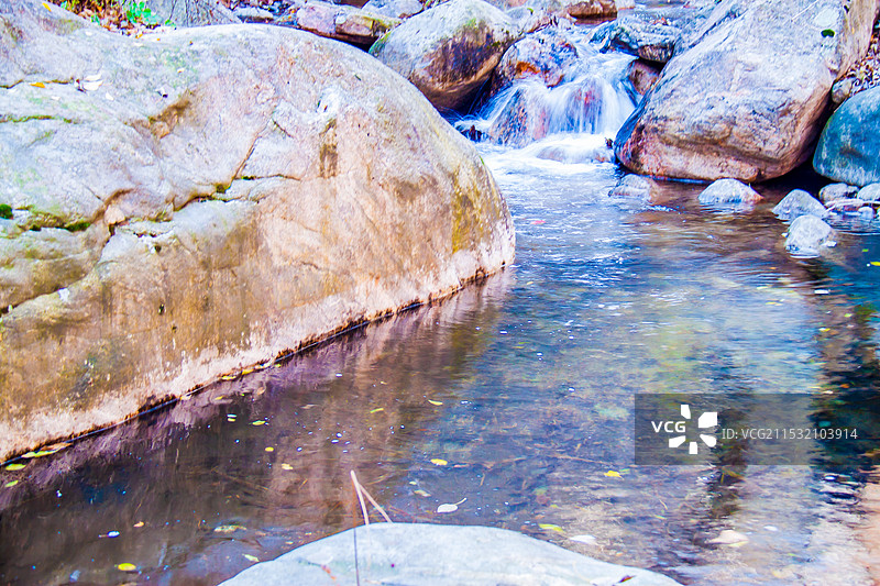 太行秋色之潺潺流水图片素材