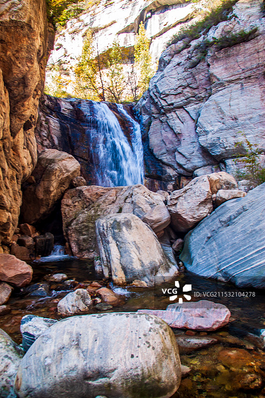 太行秋色之潺潺流水图片素材