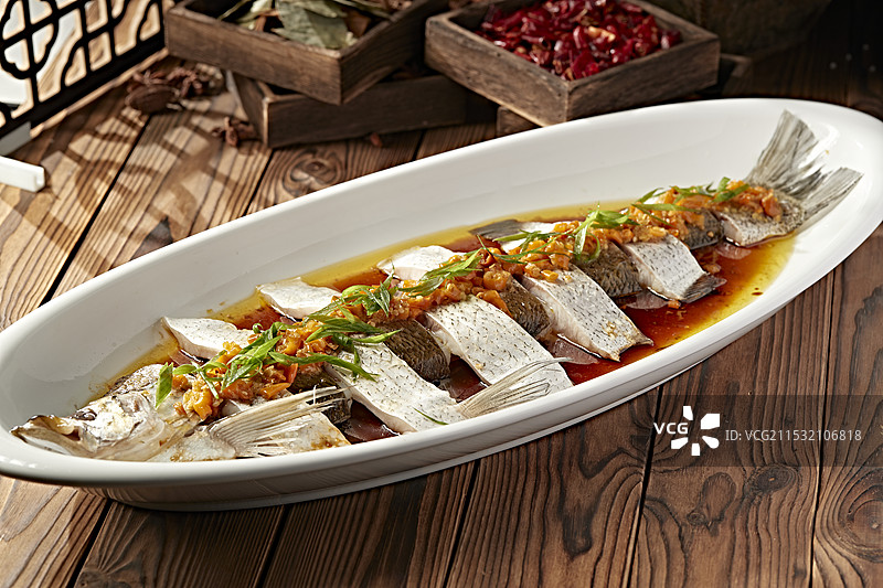 香辣灯笼椒剁椒蒸白鱼图片素材