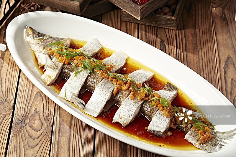 香辣灯笼椒剁椒蒸白鱼图片素材