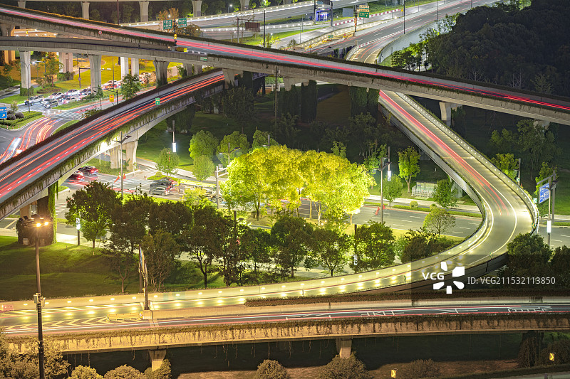 杭州城市高架桥夜景车轨图片素材