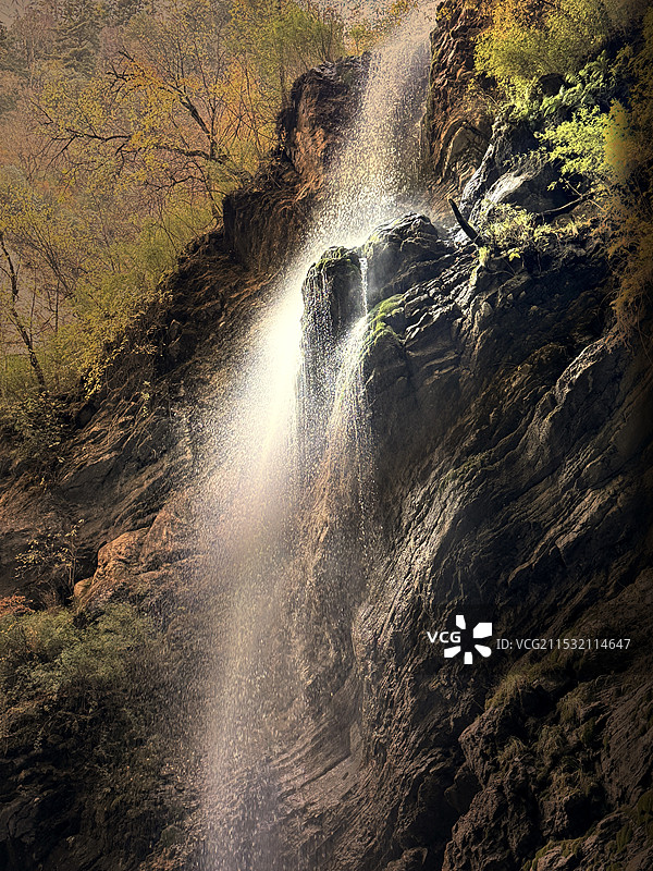 雪浪喷珠泻石梁-官鹅沟图片素材