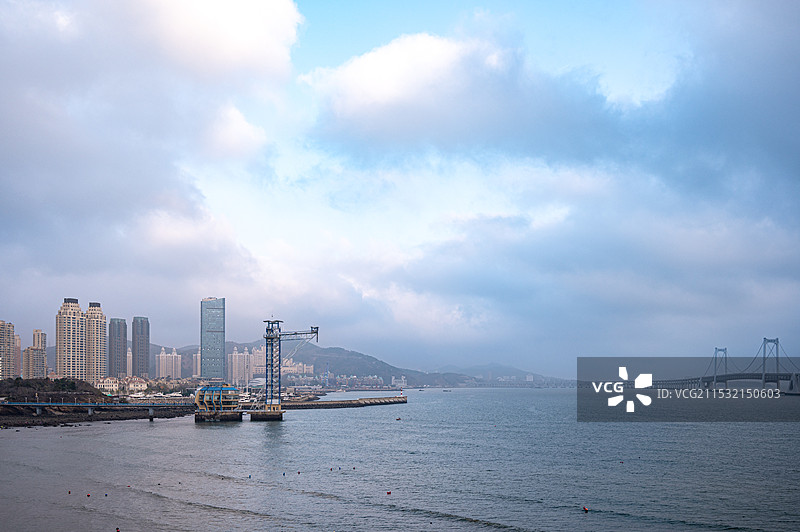 城市天际线风光，大连星海湾海景景观图片素材