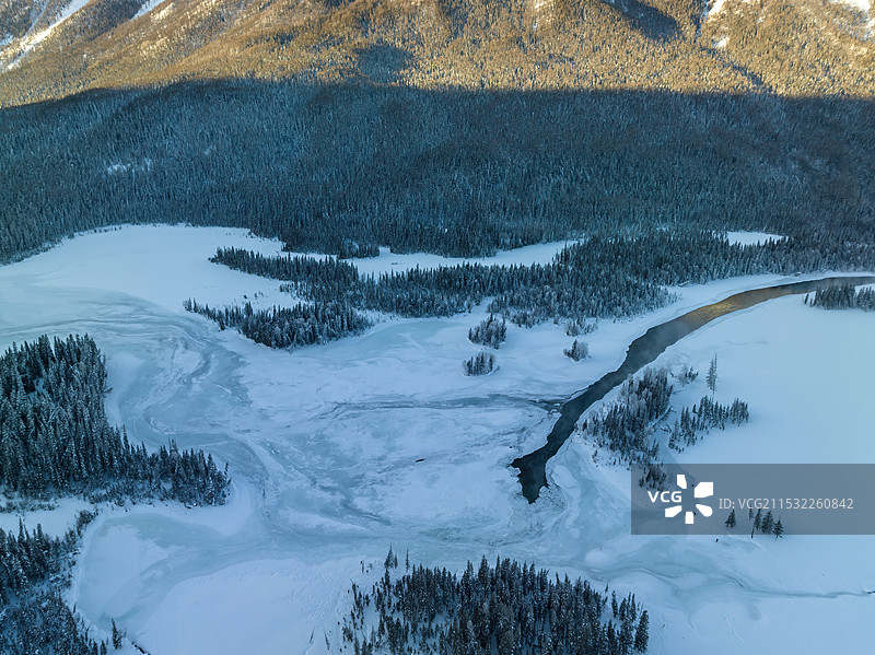 新疆北疆阿勒泰喀纳斯冬季雪景童话世界航拍图片素材