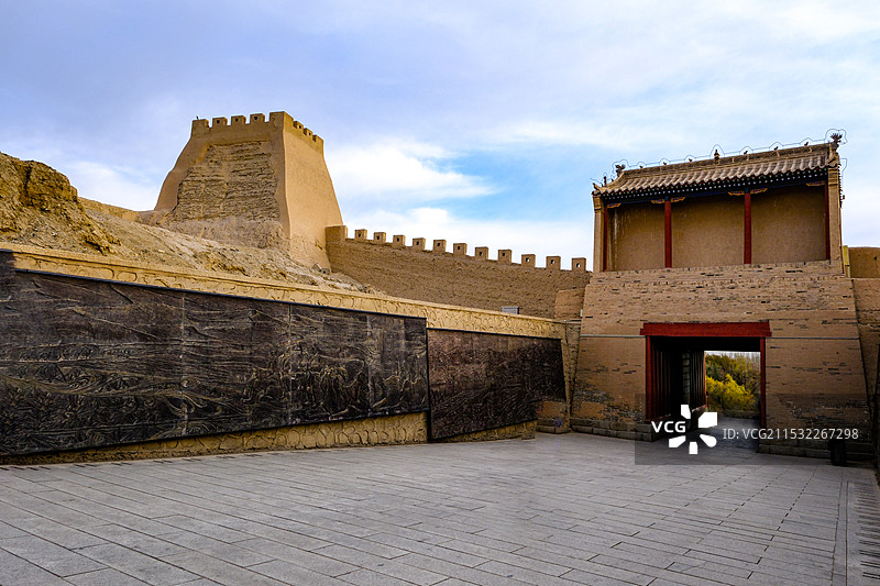 中国甘肃酒泉市，嘉峪关市，天下第一雄关嘉峪关，嘉峪关城楼，冯胜塑像，嘉峪关九眼泉，天下雄关碑亭图片素材