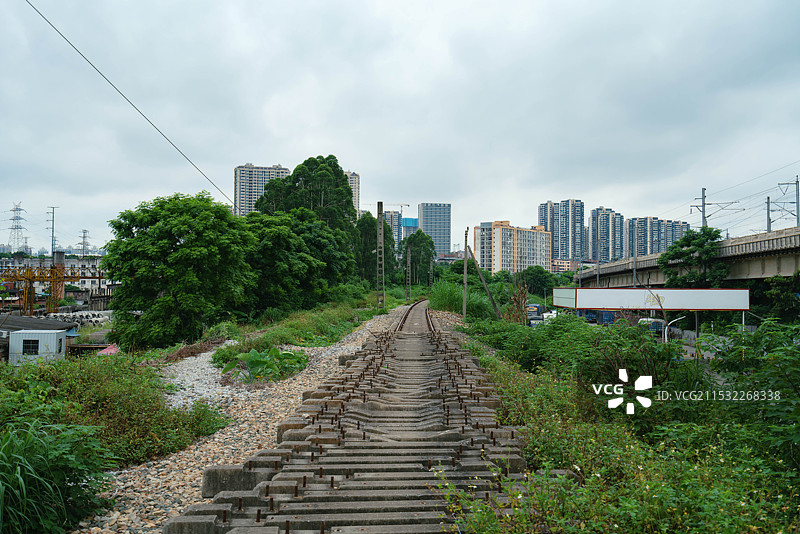 中国广西南宁市江南区五一中路，废弃铁路图片素材