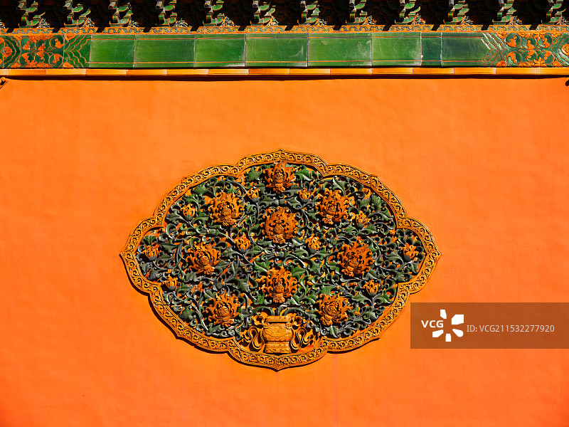 故宫红墙屋檐金色琉璃瓦银杏图片素材