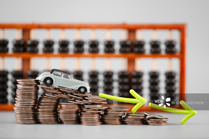 车价持续走低硬币下滑算珠和箭头图片素材