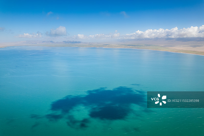 航拍视角下的小柴旦湖图片素材