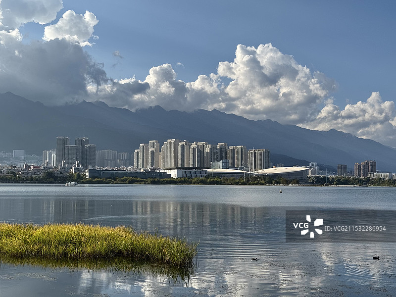 夕阳下的大理苍山洱海图片素材