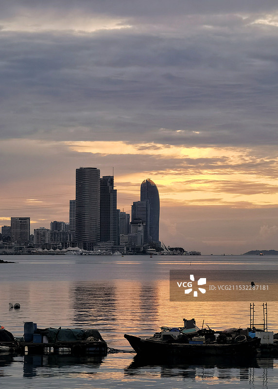 晨曦中的厦门岛图片素材