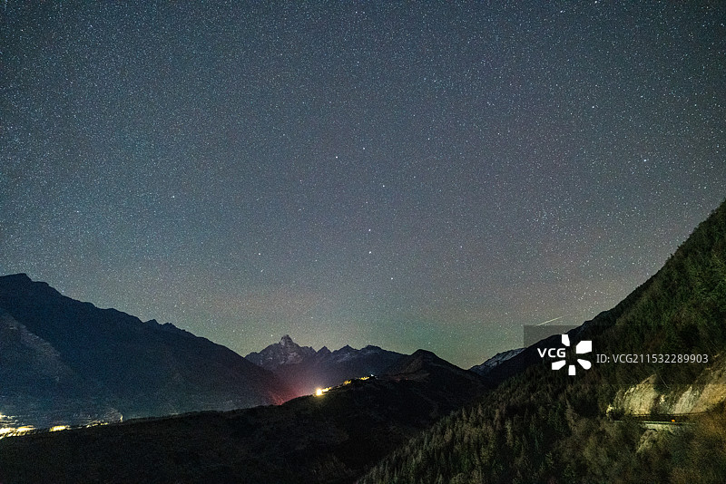 四姑娘山星空和流星图片素材