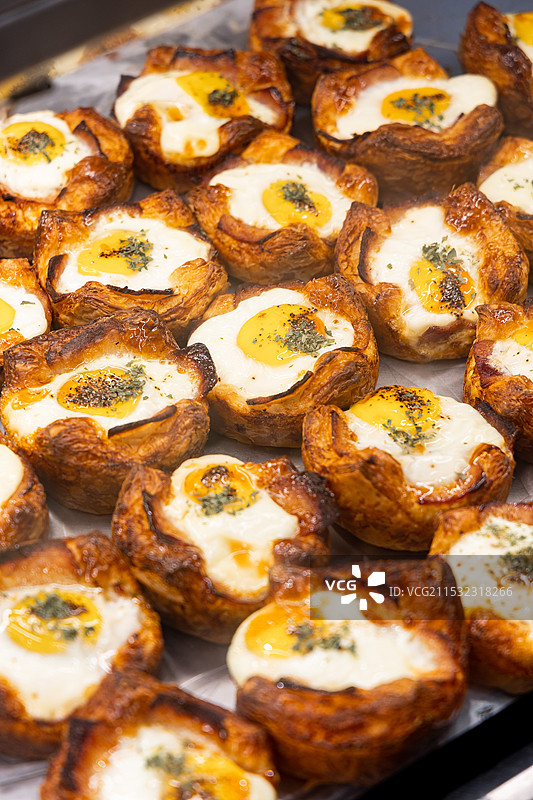 肉松下午茶曲奇饼干奶油瑞士卷蛋挞熟芝士拿破仑肉松海苔小泡芙图片素材