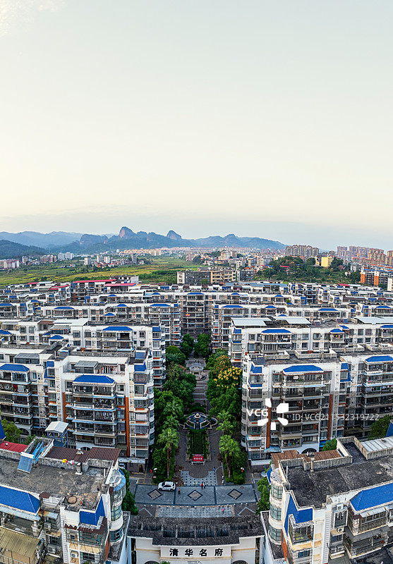 清华名府和翠微峰图片素材