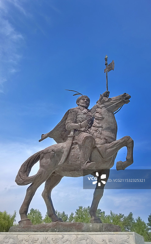 哈尔滨阿城区金上京历史博物馆前的金代开创者金太祖完颜阿骨打塑像图片素材