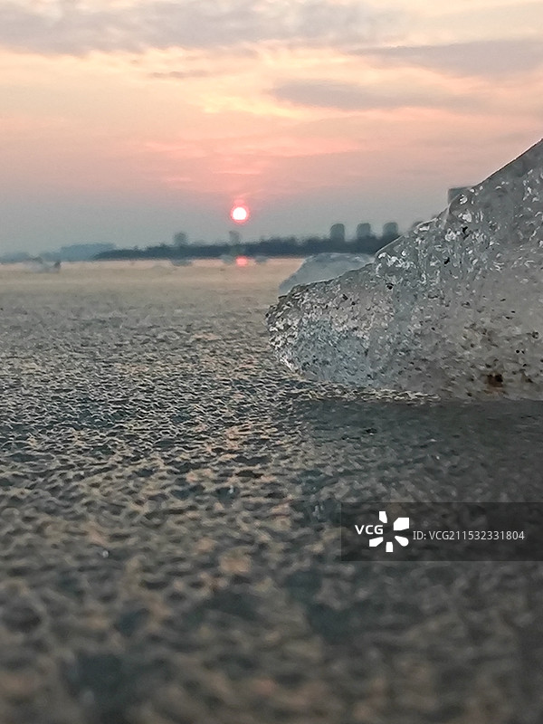 冬天大寒节气，莒县沭河河水结冰图片素材
