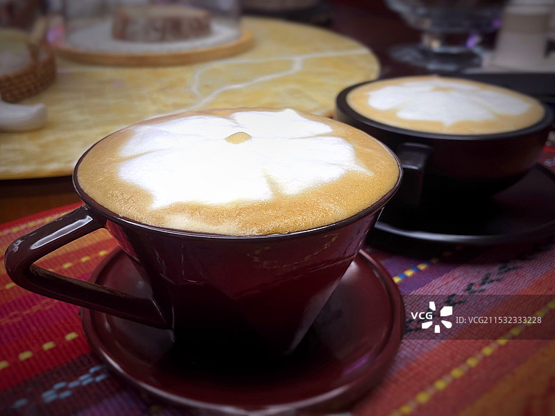 桌上咖啡的特写镜头图片素材