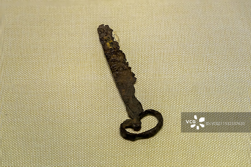 河北博物院（河北省博物馆）“慷慨悲歌—燕赵故事”展：铁锯（易县燕下都遗址出土）图片素材