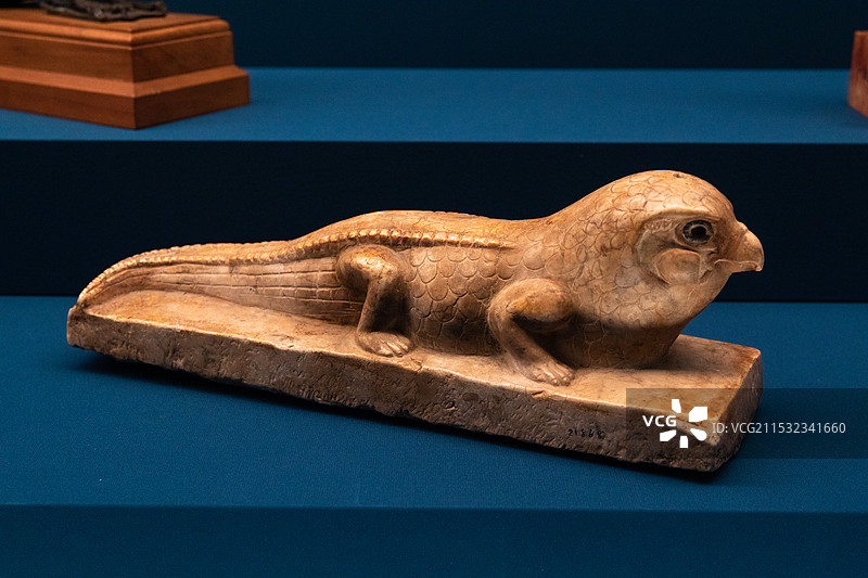 上海博物馆埃及文物展鹰头鳄鱼像 石灰岩后期埃及(公元前664-前332年) 埃及国家博物馆图片素材