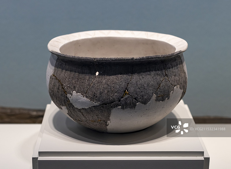 陶釜 新石器时代跨湖桥文化 萧山跨湖桥遗址出土 杭州市萧山跨湖桥遗址博物馆图片素材