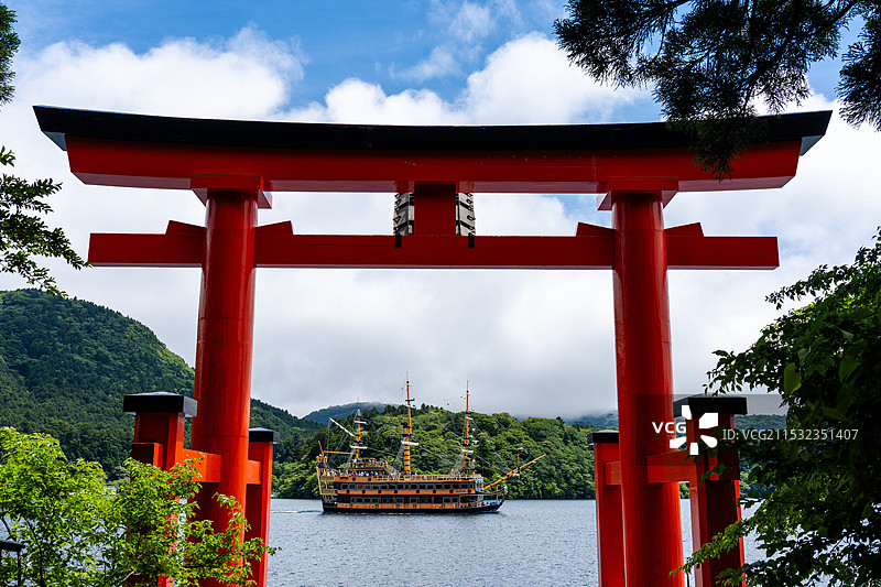 箱根水上鸟居与海盗船图片素材