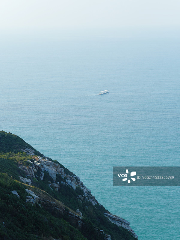 高角度海景和岩石对天图片素材