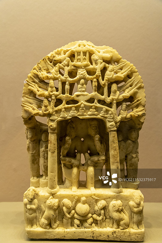 中国国家博物馆“河北曲阳石雕艺术展”：镂雕双树龛双思惟菩萨像（北齐，蠡县出土，定州博物馆藏）图片素材