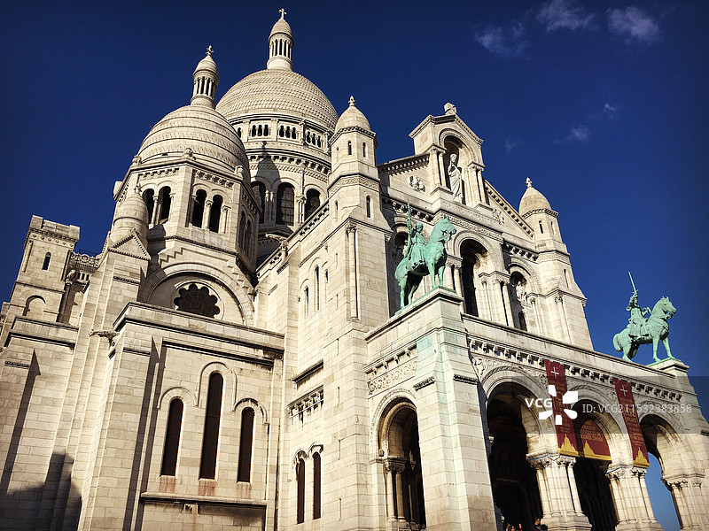 巴黎蒙马特高地的圣心教堂图片素材