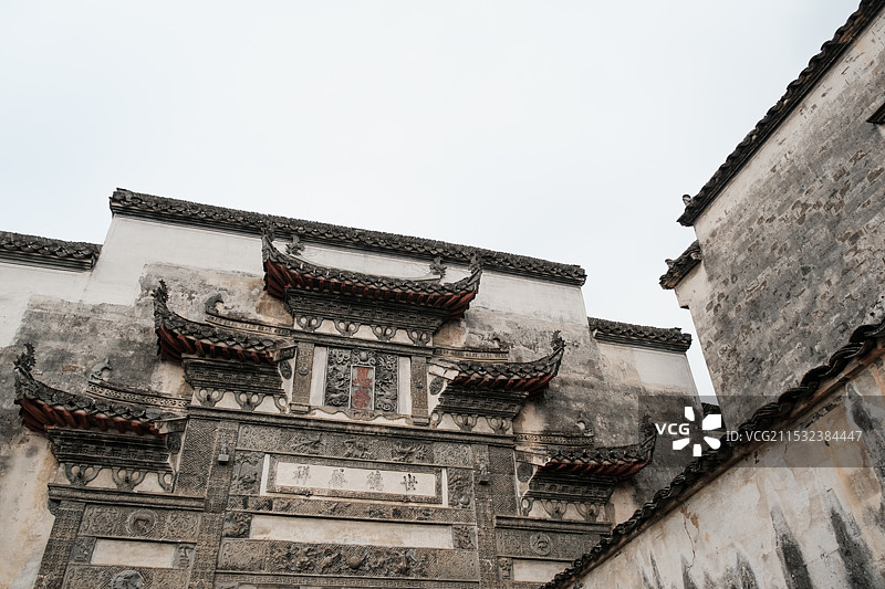 宏村徽派明清古民居雕花门楼图片素材