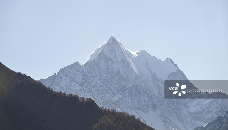 亚丁夏诺多吉雪山图片素材