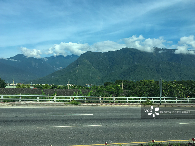 高速公路地面-汽车广告背景图图片素材