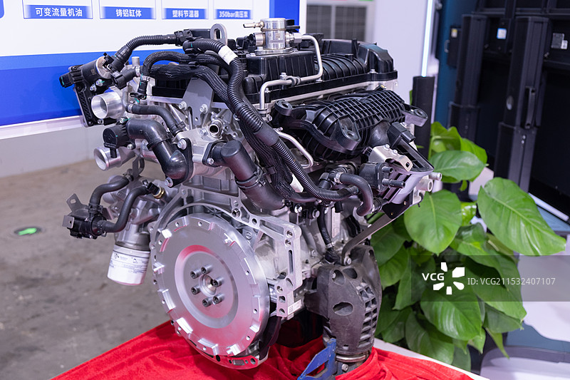 高效节能汽车发动机特写图片素材