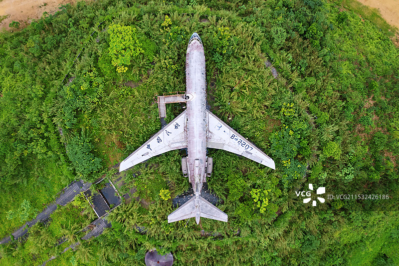 中国广东省江门市恩平市，藏在森林里的空中客机，三叉戟飞机图片素材
