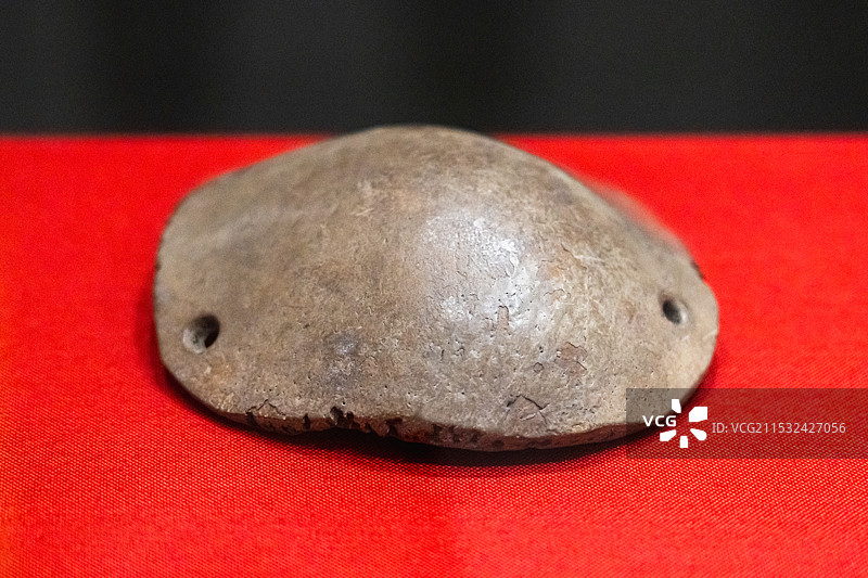 人顶骨用具（新石器时代）南京博物院藏 1960年采集自江苏吴江梅堰遗址图片素材