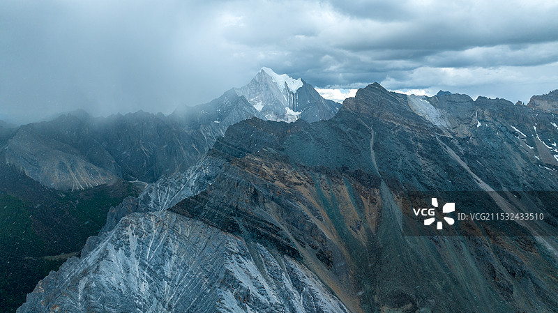 四川甘孜稻城亚丁群山风光图片素材